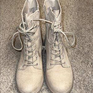 Women's SO Lace-Up Ankle Boots size 8 light tan